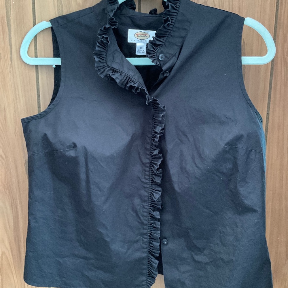 Talbots Woman's Size 10  petites black sleeveless shirt.